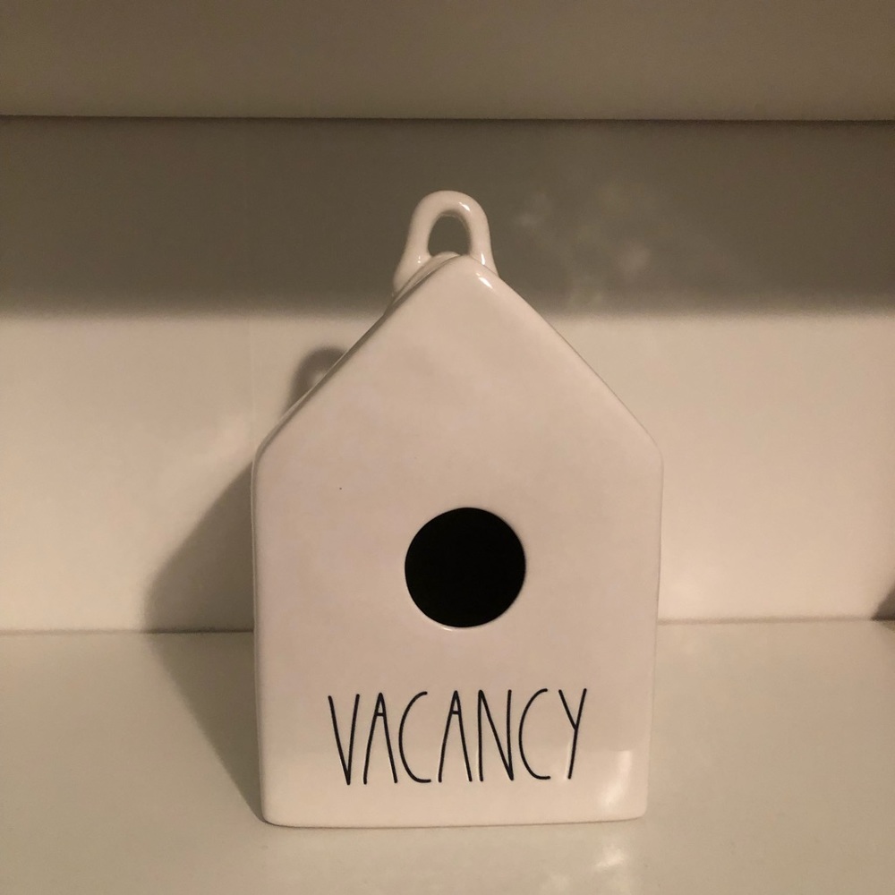 Rae Dunn Vacancy bird house decor